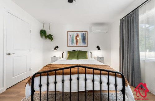 North Valley Casa | ValleyVibe: Modern Comfort in North Valley - an Irvie Home
