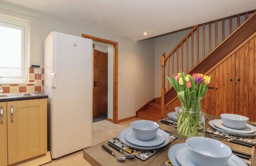 Carlisle Cabaña | VALLUM REST, pet friendly, with a garden in Burgh By Sands