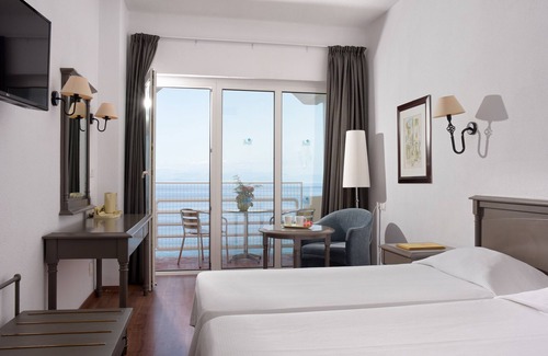 Agios Ioannis Peristeron Hotel | Louis Ionian Sun