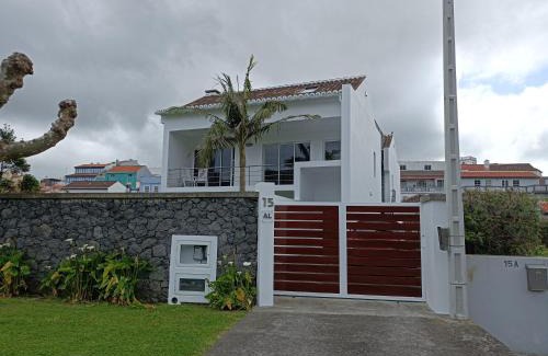 Praia da Vitoria Apartamento | Valmoa T4