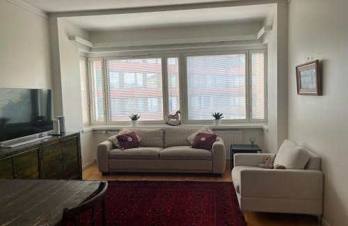 Toolo Apartamento | Valoisa ja tilava kaupunkikoti 73 neliötä