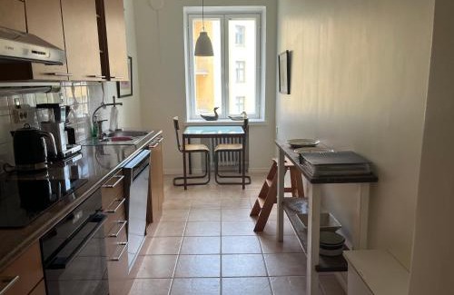 Toolo Apartamento | Valoisa ja tilava kaupunkikoti 73 neliötä