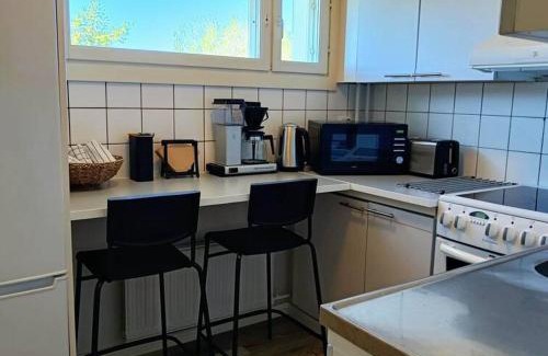 Raisio Apartamento | Valoisa yksiö parvekkeella