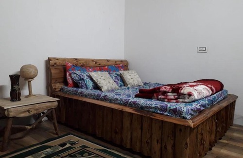 Mirik Casa | Vamoose Riverside