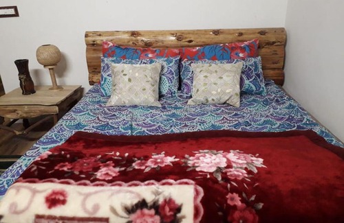 Mirik Casa | Vamoose Riverside