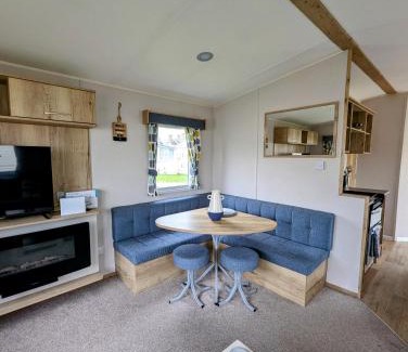 Felixstowe Otro | Van-Tastic 6 berth static