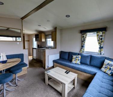 Felixstowe Otro | Van-Tastic 6 berth static