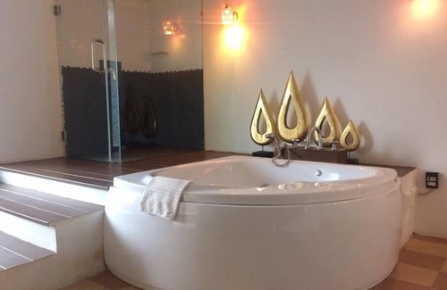 Nong Khai Hotel | Vana Wellness Resort