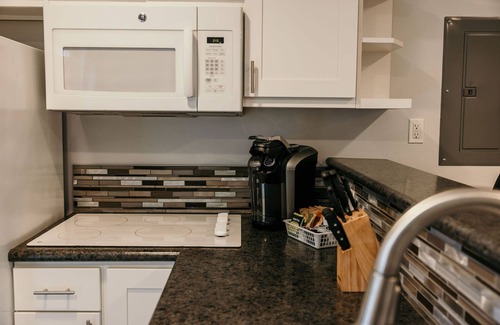 Sitka Condominio | Vance Towers Studio Rental in Downtown Sitka