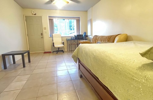 Hastings Casa | Vancouver cozy bachelor close to DT,PNE