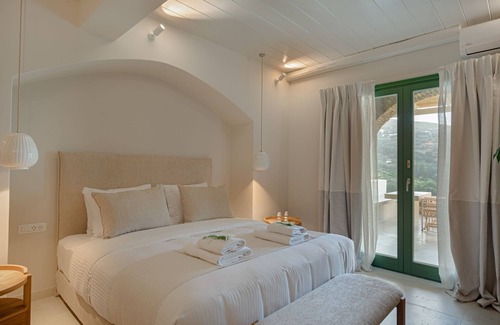 Andros Town Casa | Vanda Suite by Casa Di Fiori Andros Suites