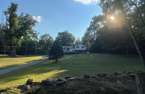 Hico Casa | Vandalia Retreat, 3 bedroom home situated on 10 acres of wooded privacy!