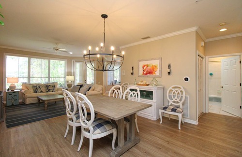 Rural Estates Villa | VANDERBILT COUNTRY CLUB BUNDLED GOLF TRANSFER TO THIS BEAUTIFUL 2/2 HOME