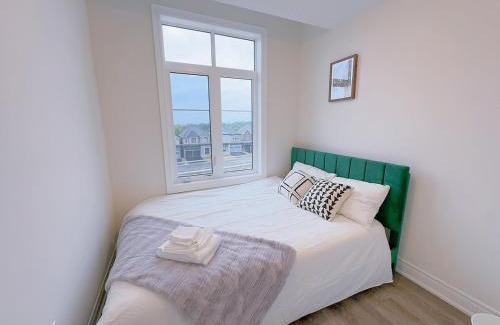 Pickering Casa | Vantage Stay pickering 4-BR