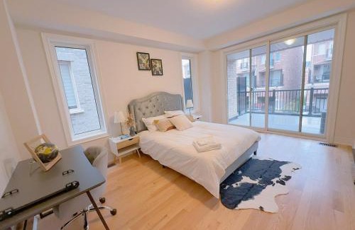 Pickering Casa | Vantage Stay pickering 4-BR
