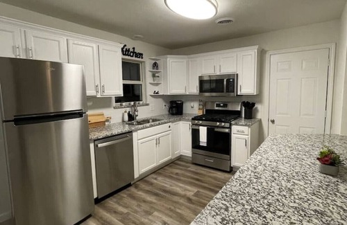 Haltom City Casa | Vaqueros Village - Fort Worth