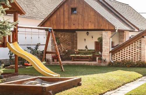 Majs Casa | Varázsfészek Vendégház