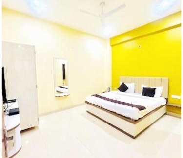 Varanasi Hotel | Varanasi Luxury Premium Hotel Medhya ! Grand Near Kashi Vishwanath Temple And Ganga Ghat With #Wi-Fi #Room Service - Fully Air Conditioned Rooms & Prime Location - Best Seller Hotel In Varanasi