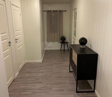 Vard Apartamento | Vardø accommodation - white house