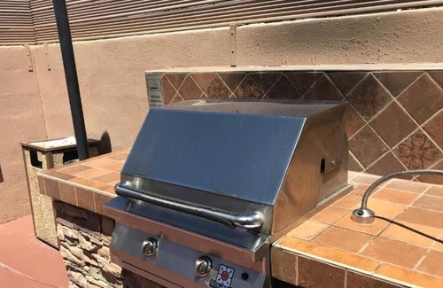 Palo Verde Casa | Varsity Clubs of America-Tucson Chapter offers Pool & Kitchenette"
