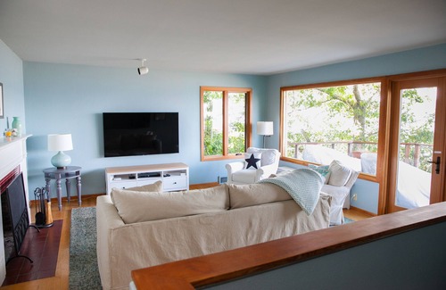 South Colby Casa | Vashon Beachfront Retreat with Breathtaking Views