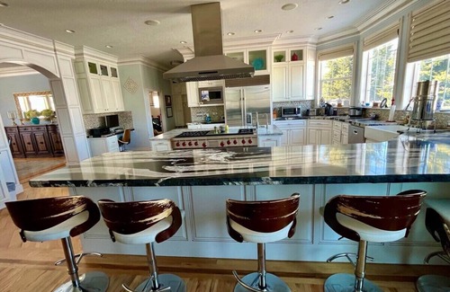 Inkom Casa | Vast Family Home- VIEWS, pool table, private!