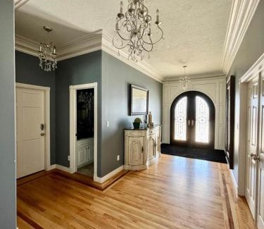 Inkom Casa | Vast Family Home- VIEWS pool table private
