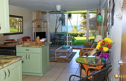 Honokowai Condominio | Polynesian Shores 120- Hermoso condominio frente al mar actualizado!