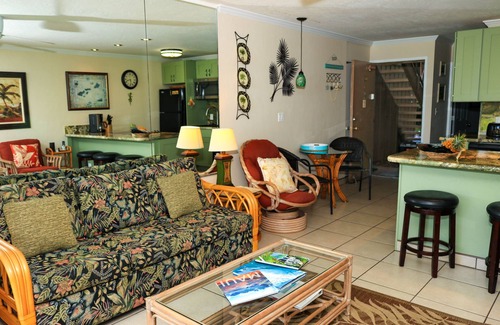 Honokowai Condominio | Polynesian Shores 120- Hermoso condominio frente al mar actualizado!