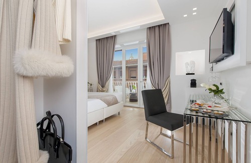 Rione XIV Borgo Casa | Vatican Style