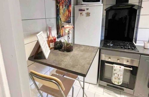 Oval Casa | Vauxhall Central Room 1