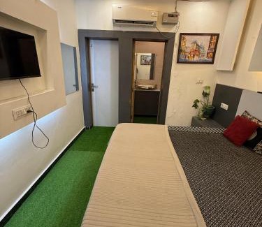 Modinagar Hotel | VEDA HOTEL ll