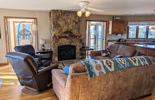 Granite Canon Casa | Vedauwoo, Curt Gowdy State Park, Cheyenne, and Laramie close!