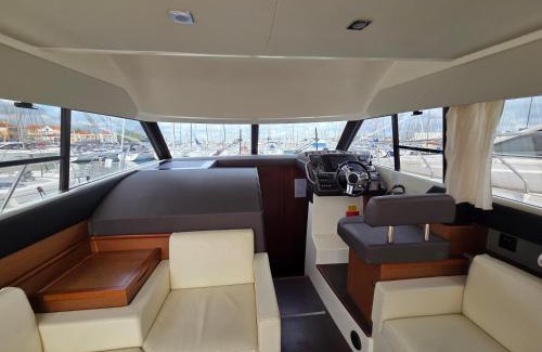 Les Sables d'Olonne Alquiler De Eote | Vedette KEFI Prestige 350 Fly