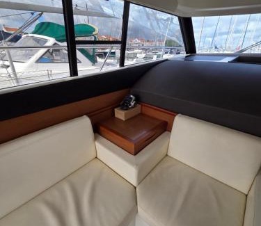Les Sables d'Olonne Alquiler De Eote | Vedette KEFI Prestige 350 Fly