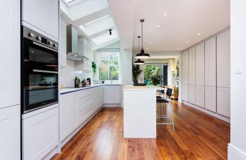 Oval Casa | Veeve - Embassy Elegance