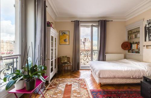 Les Iles Apartamento | Veeve - Overlooking the Seine on Ile de la Cité