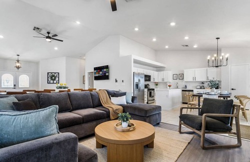 North Las Vegas Casa | Vegas Group 6BD Pickleball, Pool, Movie Room, More