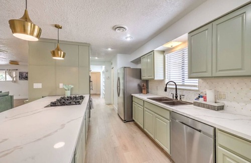 Royal Crest Rancheros Villa | Vegas Mansion: Pool, Spa, Sauna, Theatre, By STRIP