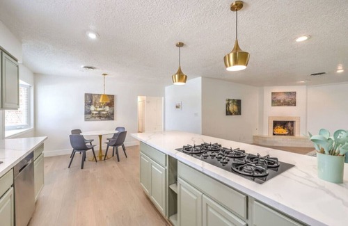 Royal Crest Rancheros Villa | Vegas Mansion: Pool, Spa, Sauna, Theatre, By STRIP