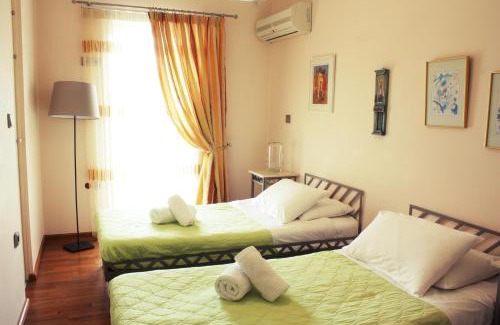Elliniko-Argyroupoli Cama Y Desayuno | Veggie Garden Athens B&B