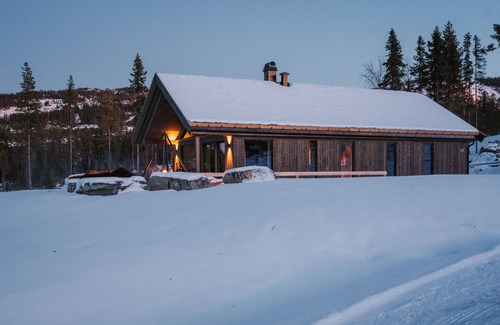Nes Cabina | Velkommen til Kveldsro – en familievennlig hytte i hjertet av Nesfjellet.