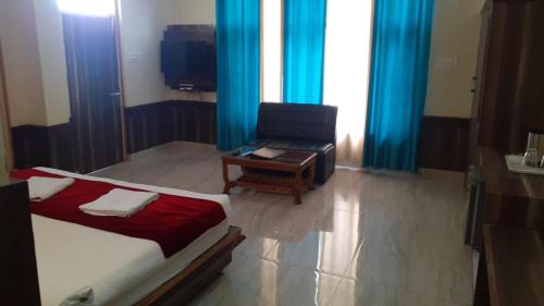 Naddi Hotel | Vella Mrina Group of Hotel Edge # Free Parking-cricket stadium 10 km-Mcleodganj 2 km- Bhagsunag 4 km