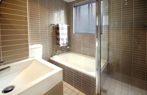 Clovelly Apartamento | VELLY-Modern Light 2BR Moments from Clovelly Beach