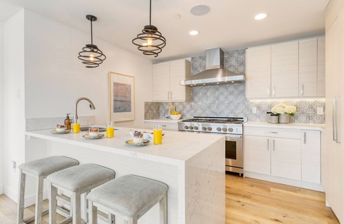 Santa Ana Heights Casa | Velvet Sand I by AvantStay | Steps to Newport Beach w/ Outdoor Kitchen & Hot Tub