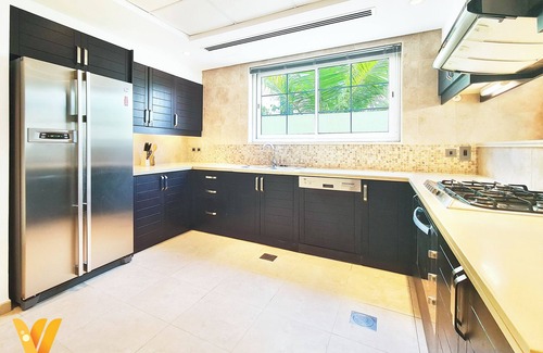 Jumeira 3 Apartamento | Venduras- Luxe 3BR Villa Jumeirah Park