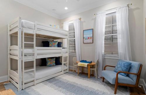 Villa Lago Casa | Venetian Boardwalk With Lsv And Pool