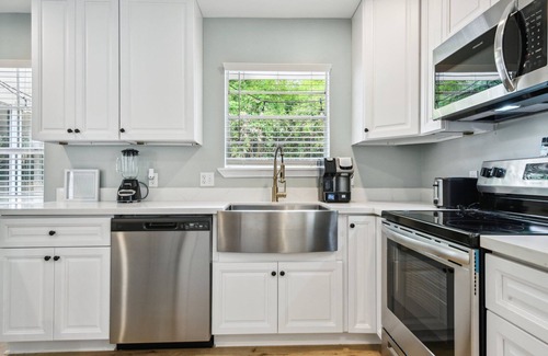 Gulfport Casa | Venetian Gardens Oasis Near Beach W/ Hot tub and Arcade