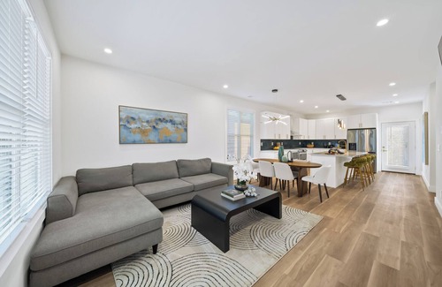 Atlanta Casa | Venetian Haus- Luxurious 5 bd 3ba New Construction near golf & major attractions