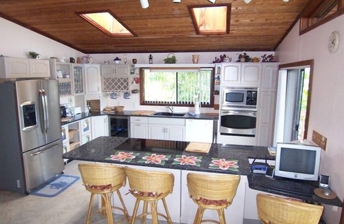 Venetian Shores Casa | Venetian Tropics semanal Pvt hogar w / piscina climatizada, 2or3 dormitorios / muelle de 70 pies w / canal